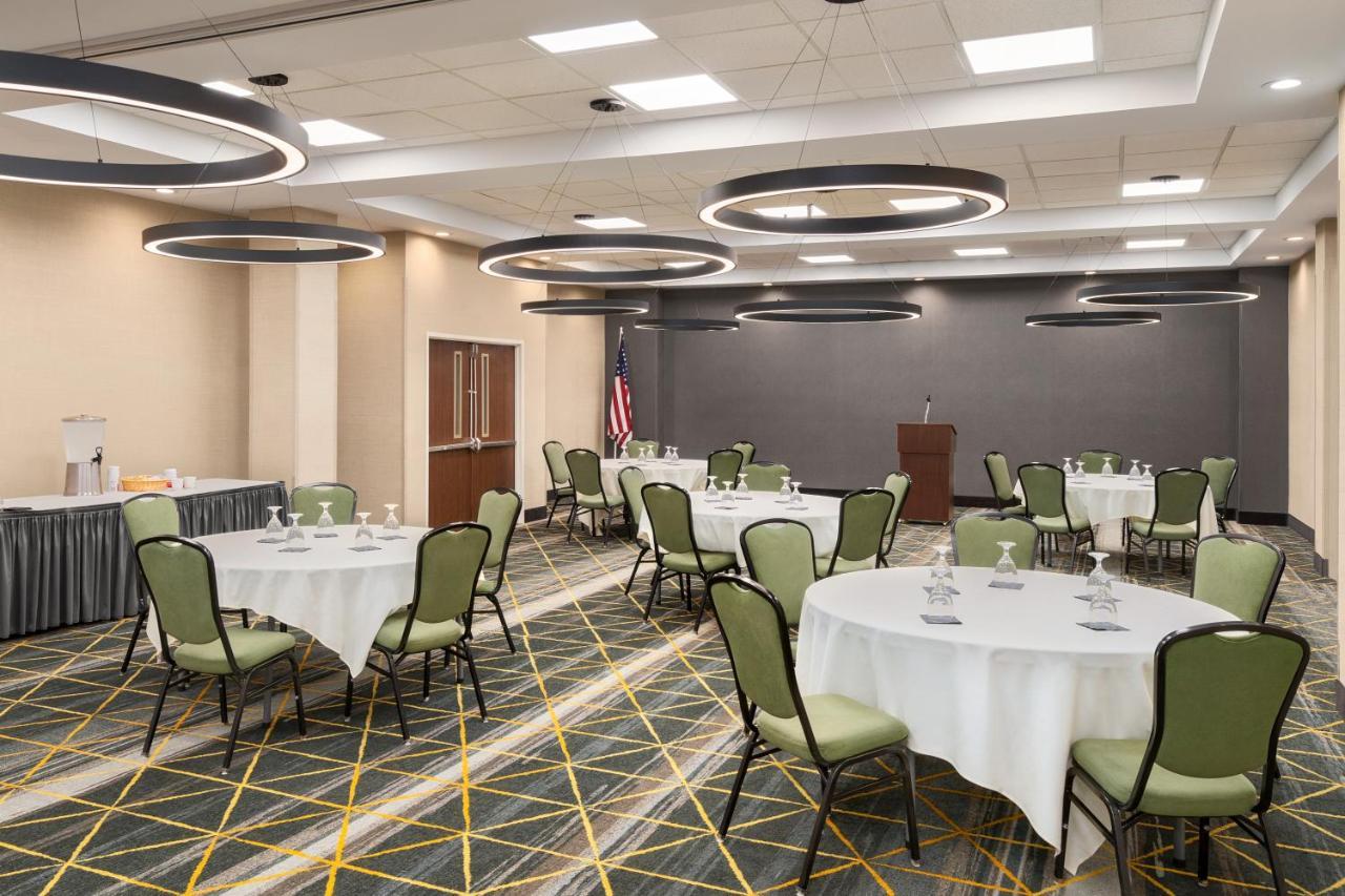 Holiday Inn Florence By Ihg Экстерьер фото